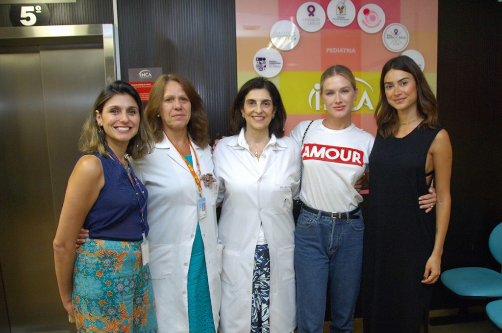 Fiorella Matheis e Thaila Ayala visitam o INCA