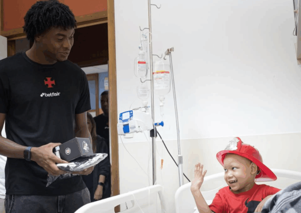 3-1024x724 Philipe Coutinho e Gabriel Silva visitam o INCA