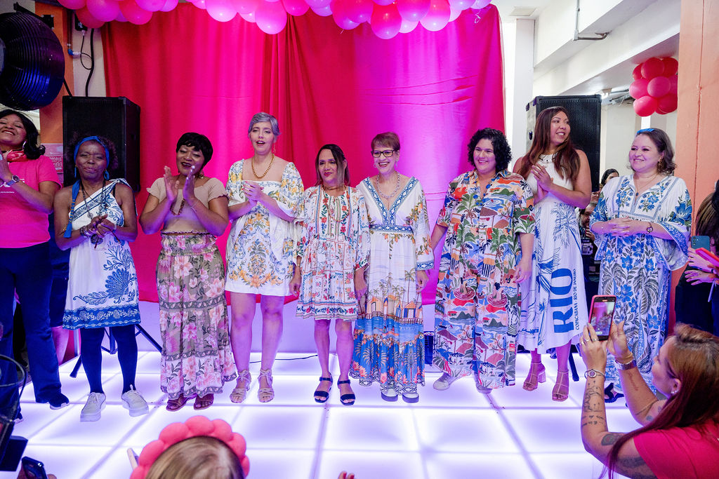 RIT06883 Outubro Rosa no INCAvoluntário enaltece autoestima