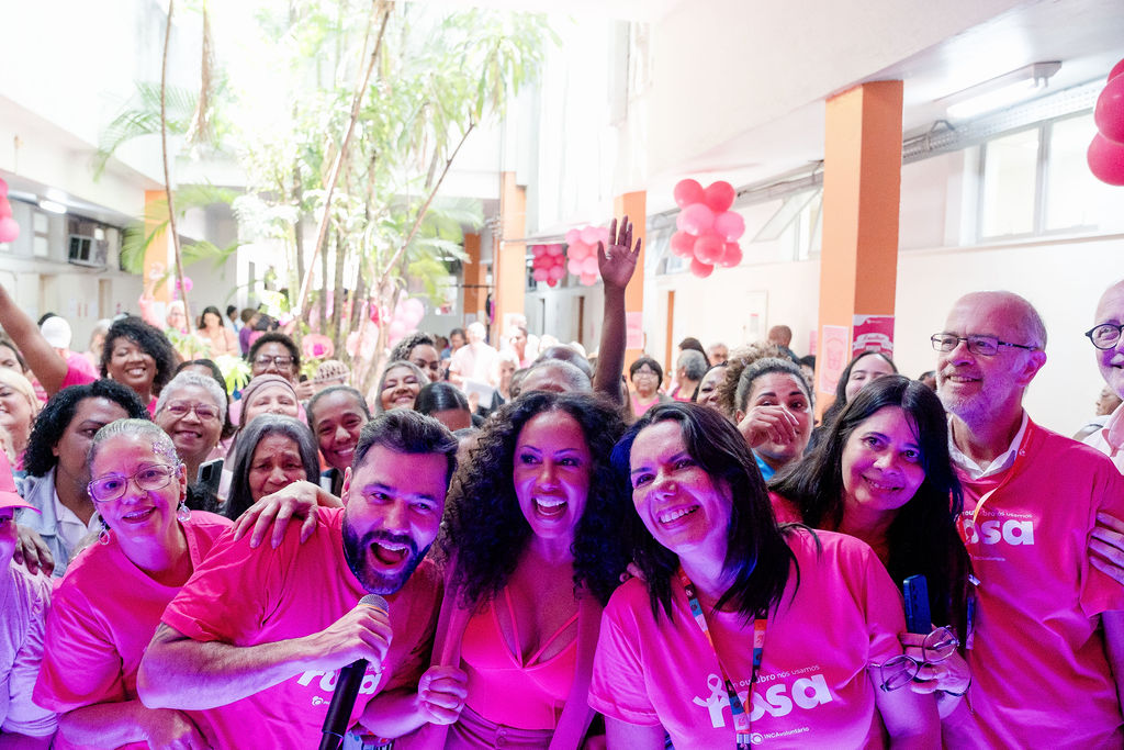 RIT07050 Outubro Rosa no INCAvoluntário enaltece autoestima