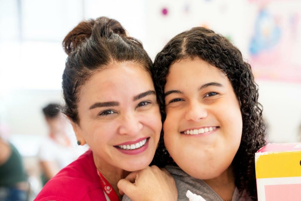 WhatsApp-Image-2026-04-28-at-08.00.43-1024x682 Voluntária transforma livro em apoio a pacientes do INCA